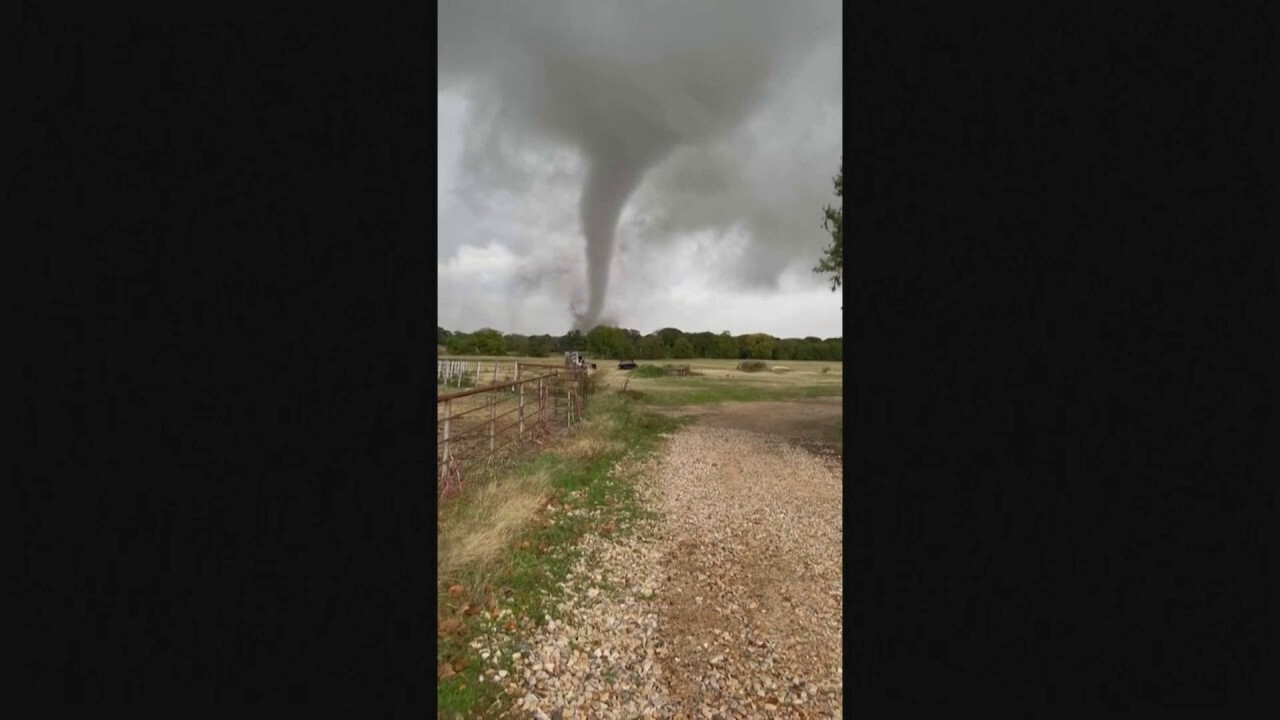 Terrifying Texas tornado video shows twister ripping across land