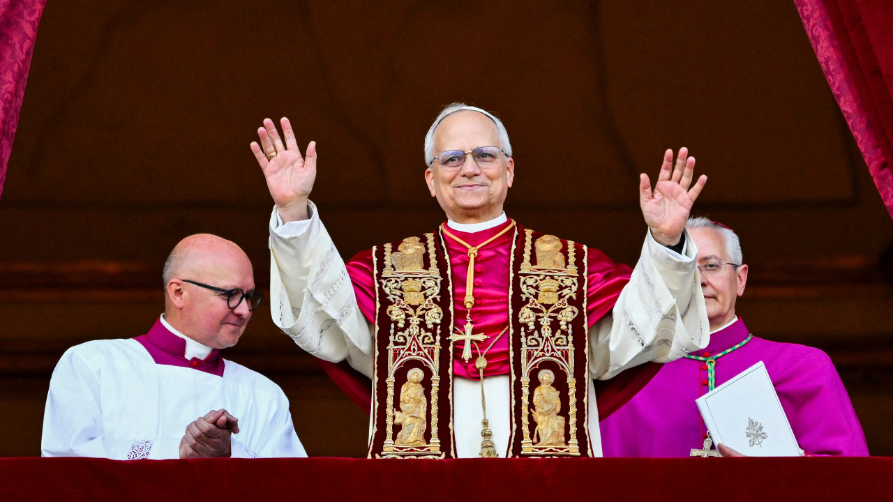  Pope Leo XIV leads Vatican City successful  supplication  from St. Peter's balcony
