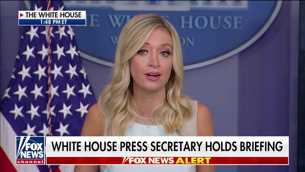Kayleigh McEnany scolds reporters for not asking about deadly weekend of violence