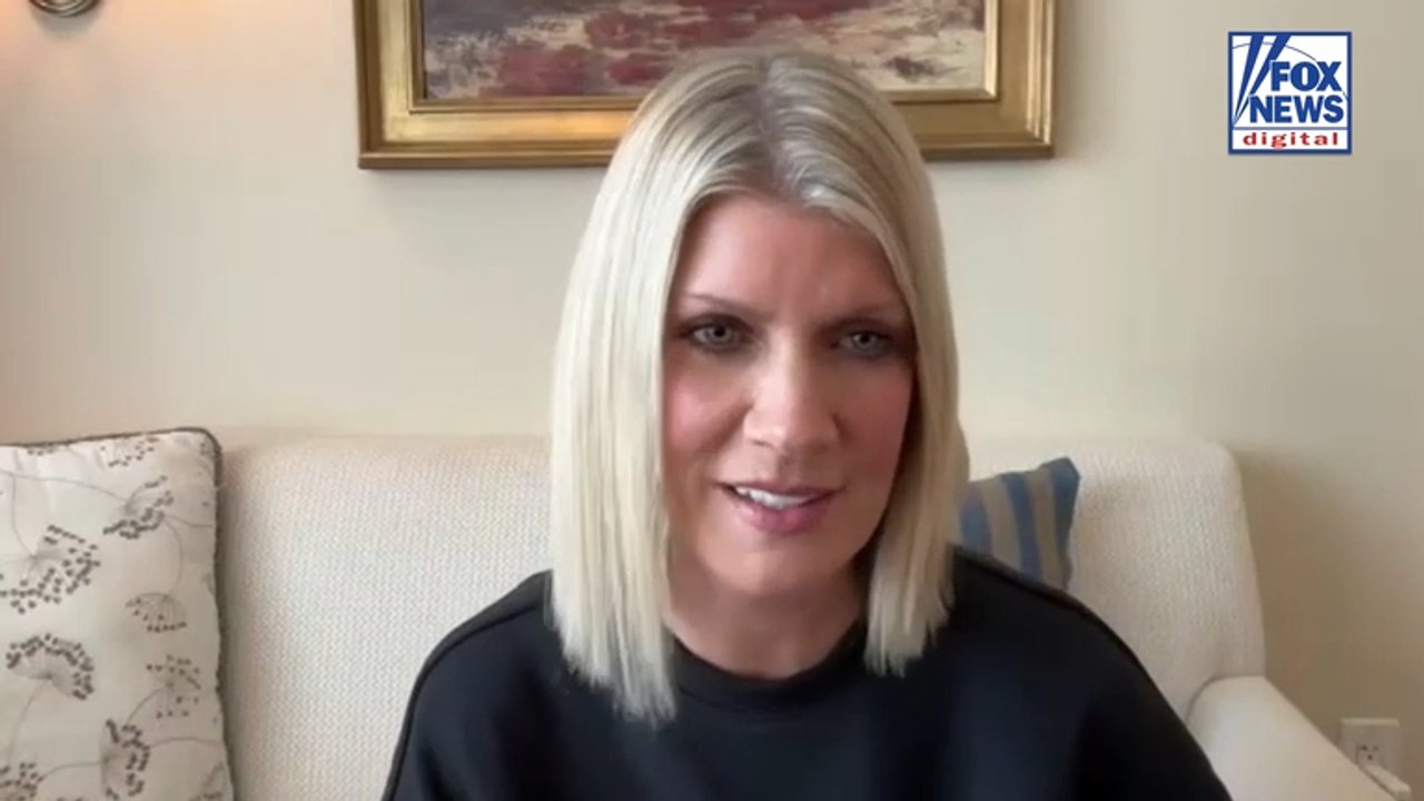 Natalie Grant paid tribute to Dolly Parton at the Dove Awards