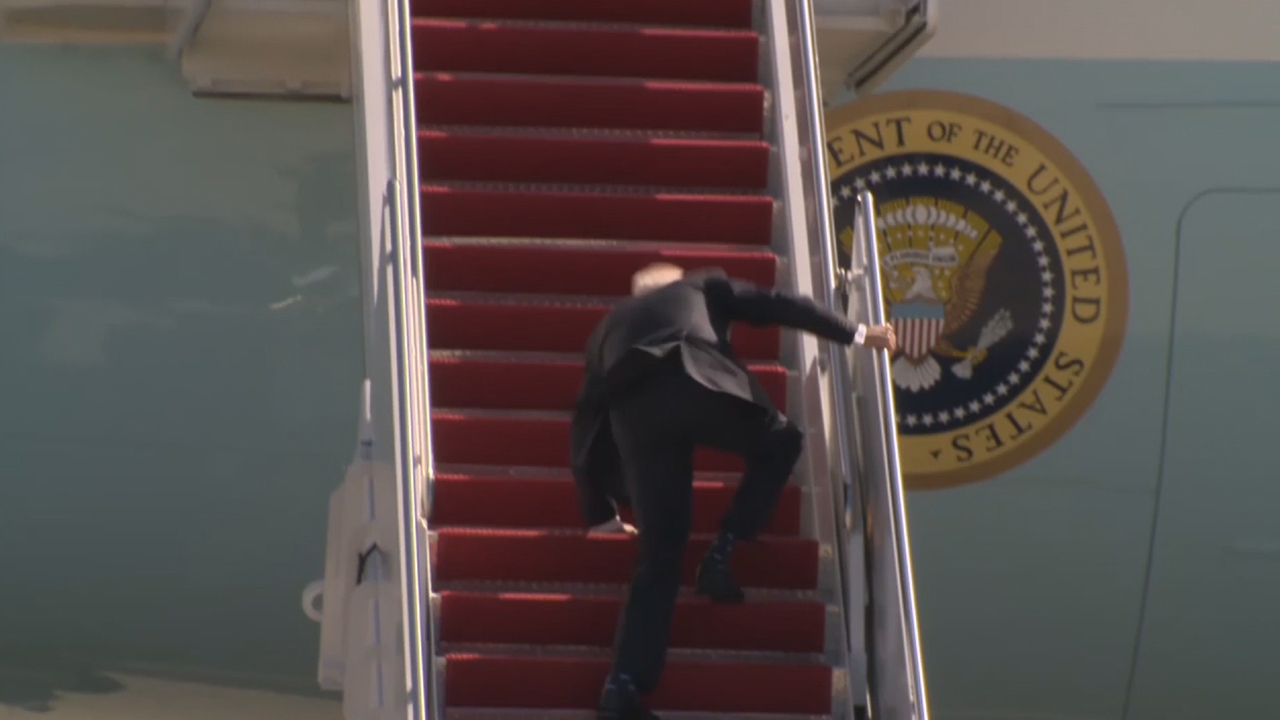 Biden stumbles while walking up steps to Air Force One