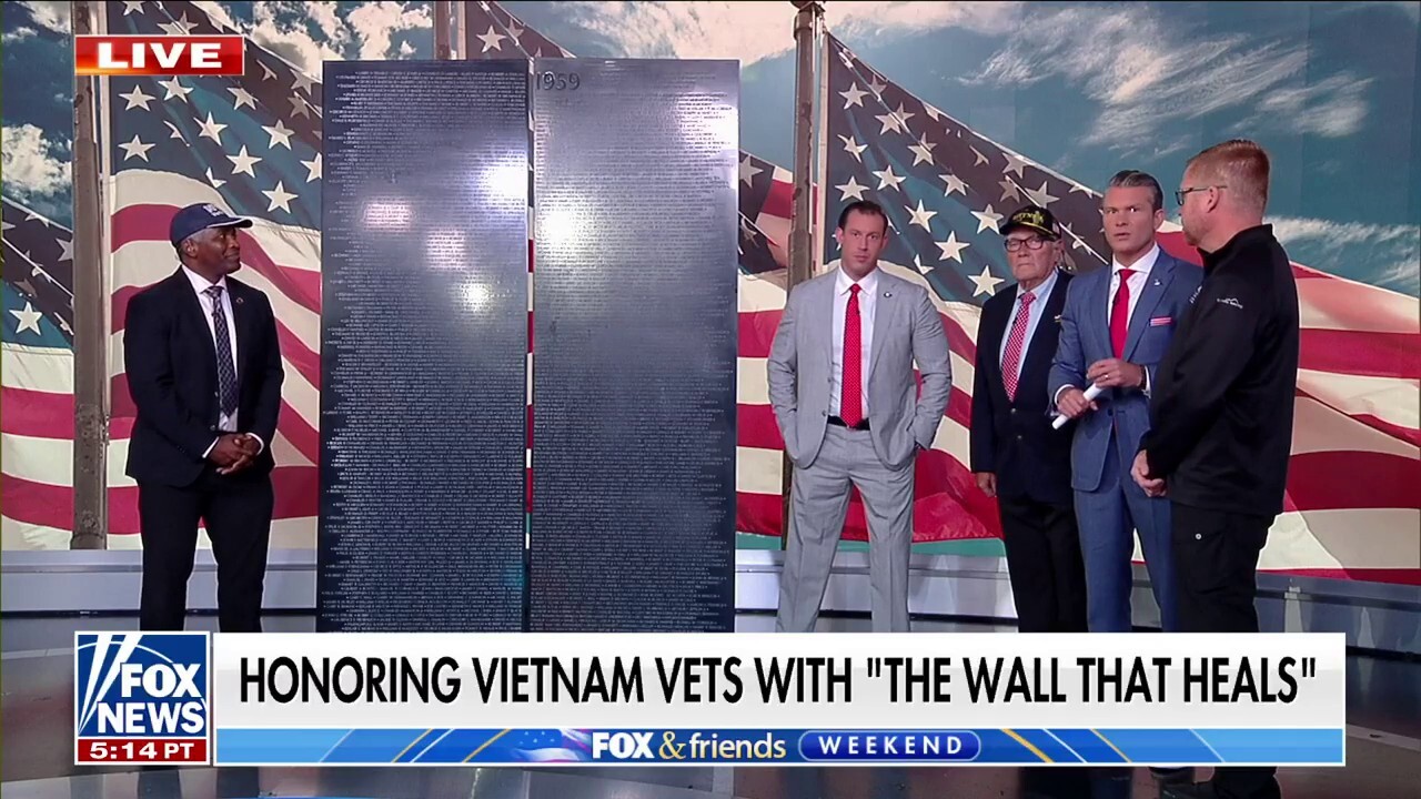 Vietnam veterans honored with traveling memorial