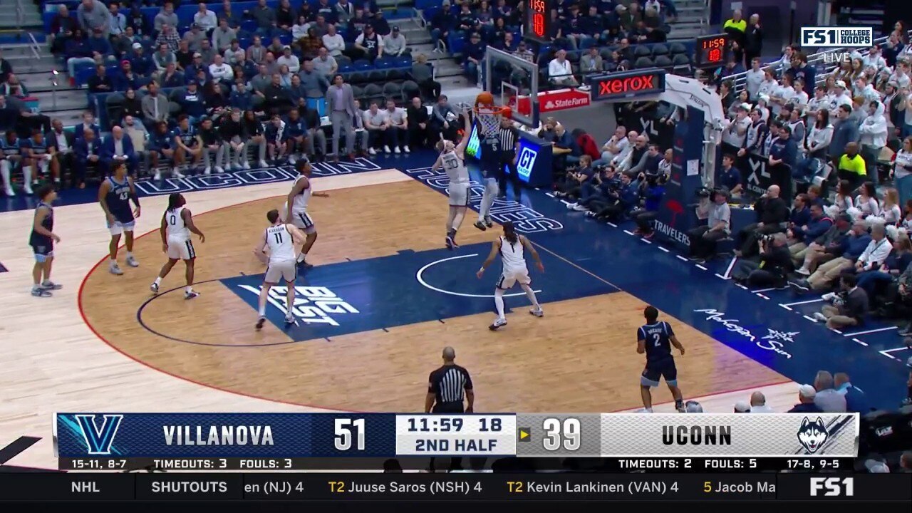 Wooga Poplar slams a dunk, extending Villanova's lead over UConn