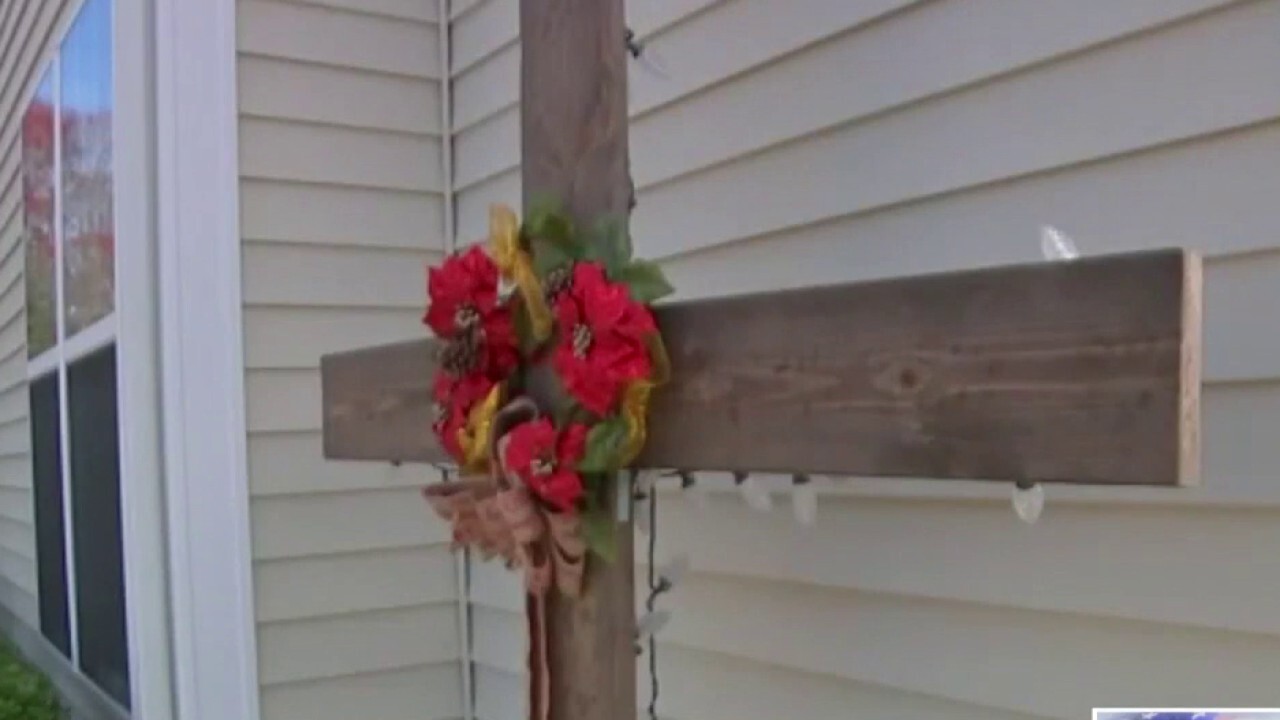 North Carolina family refuses to remove cross decoration for Christmas