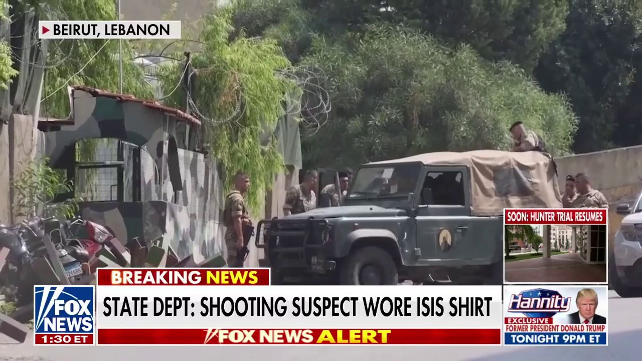 Нападателят на посолството на САЩ в Ливан е носел нещо, което „изглежда“ като отличителни знаци на ISIS, казва Държавният департамент