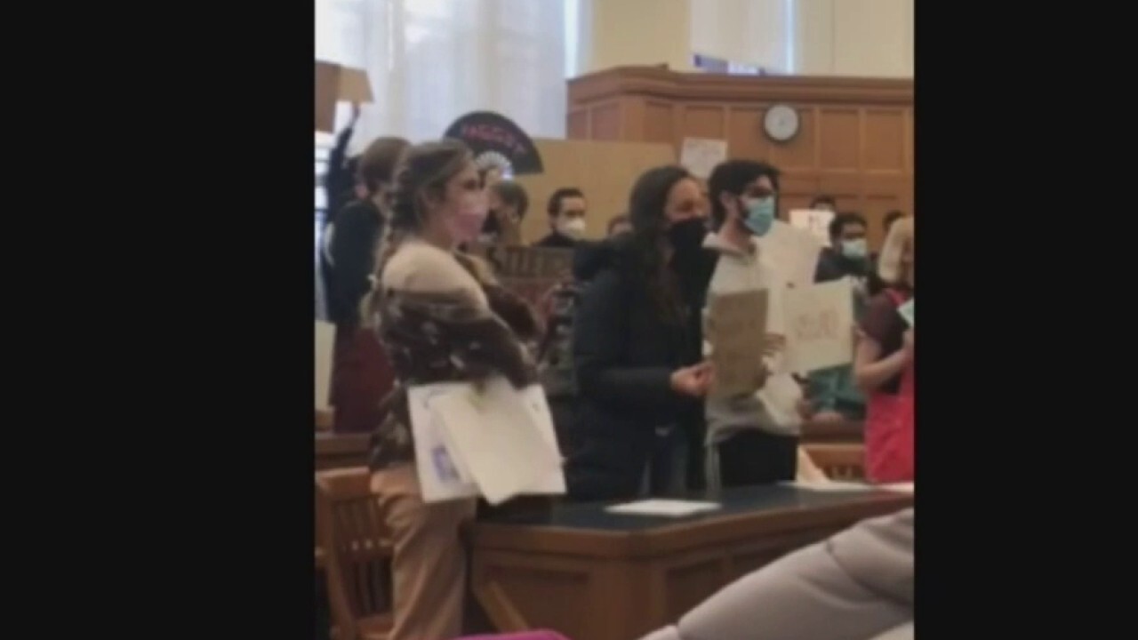 Yale Law students derail bipartisan 'free speech' event in chaotic protest