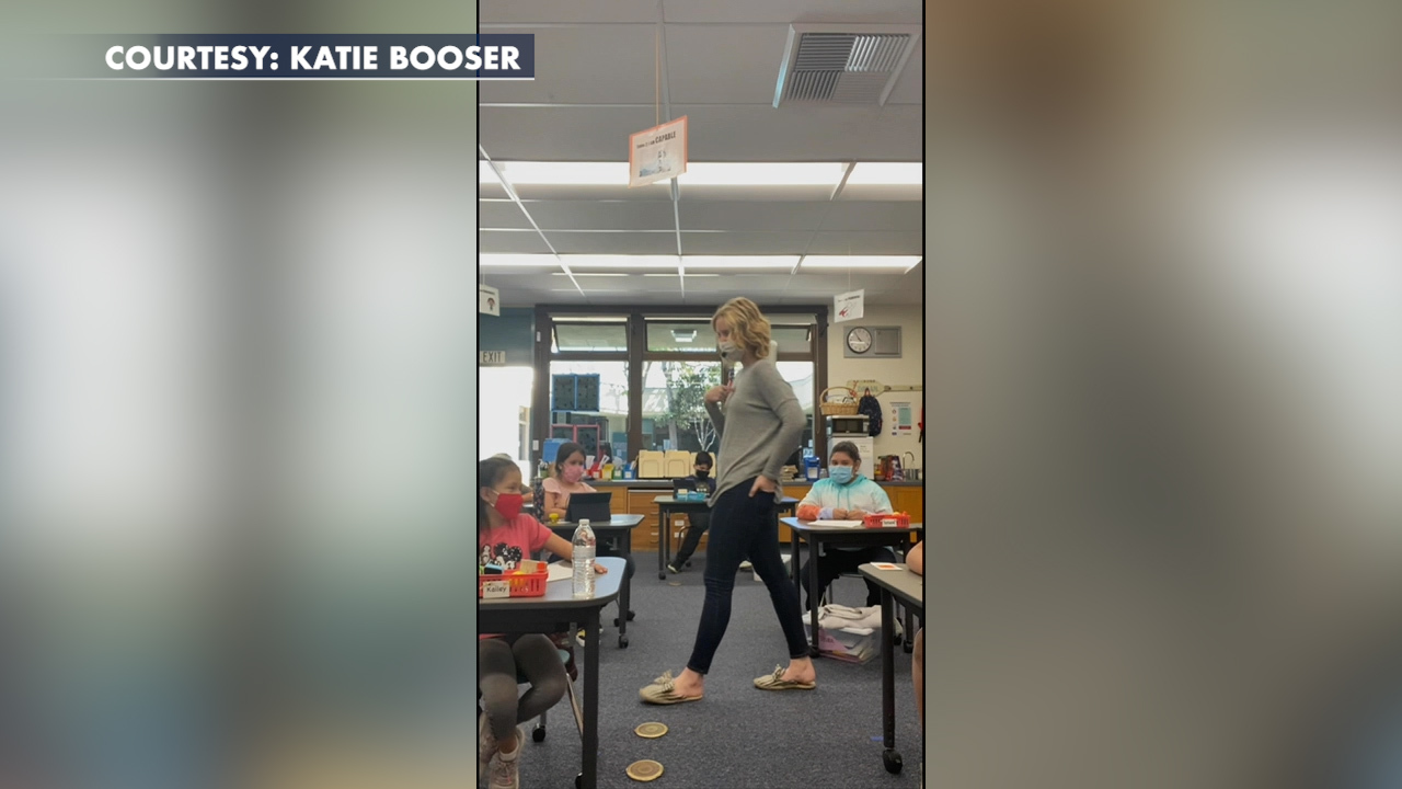 California teacher sings affirmations with third grade students