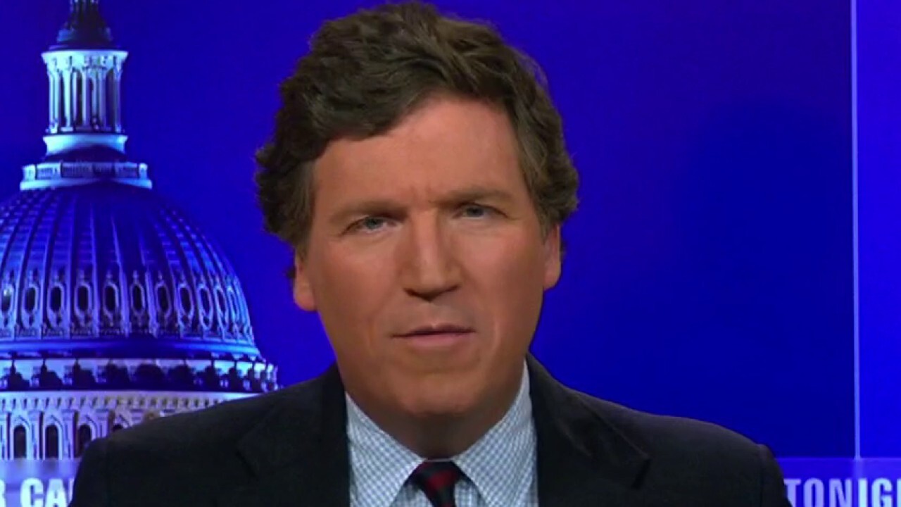 Tucker Carlson: Only the powerful benefit from censorship