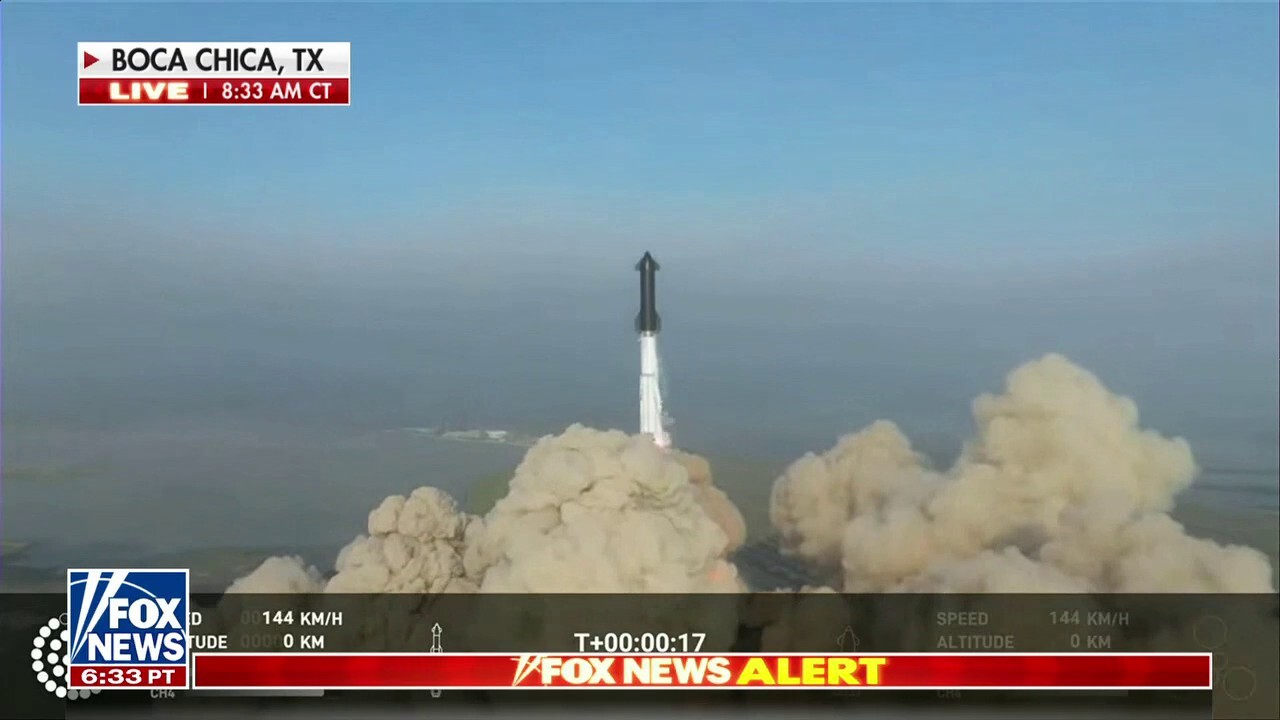 SpaceX launches world's largest rocket