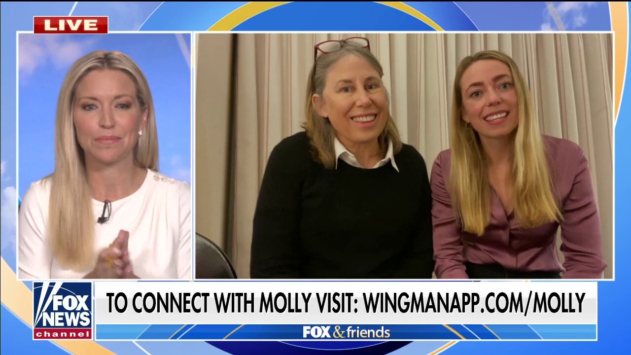 Mom takes out billboard in Times Square to find daughter a husband(01)