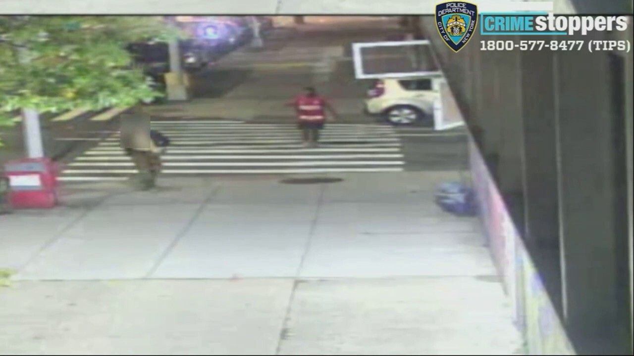 NYPD searches for suspect who attacked, robbed elderly man in East Harlem: video