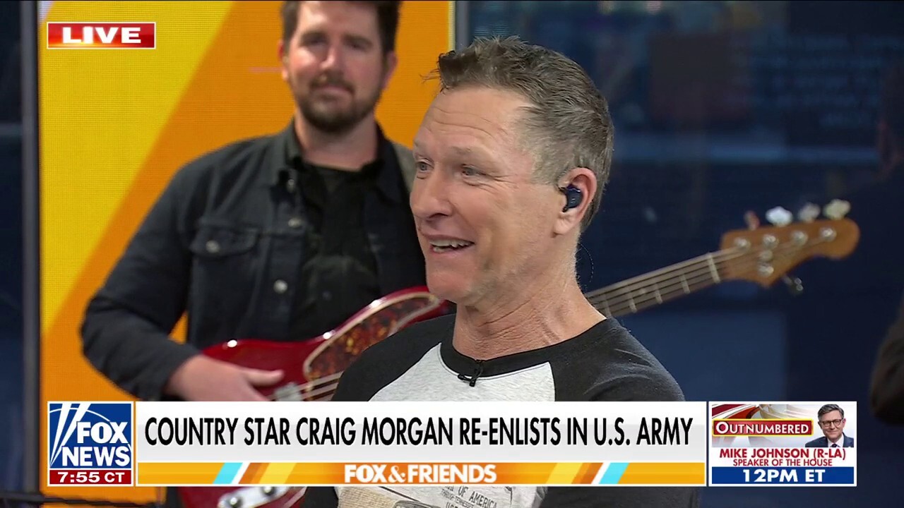 Country music star Craig Morgan reenlists in the military