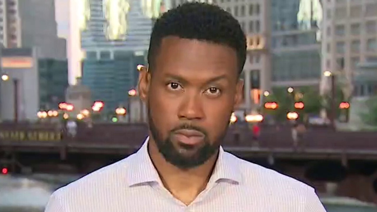 Lawrence Jones speaks with Chicago residents about gun violence plaguing city