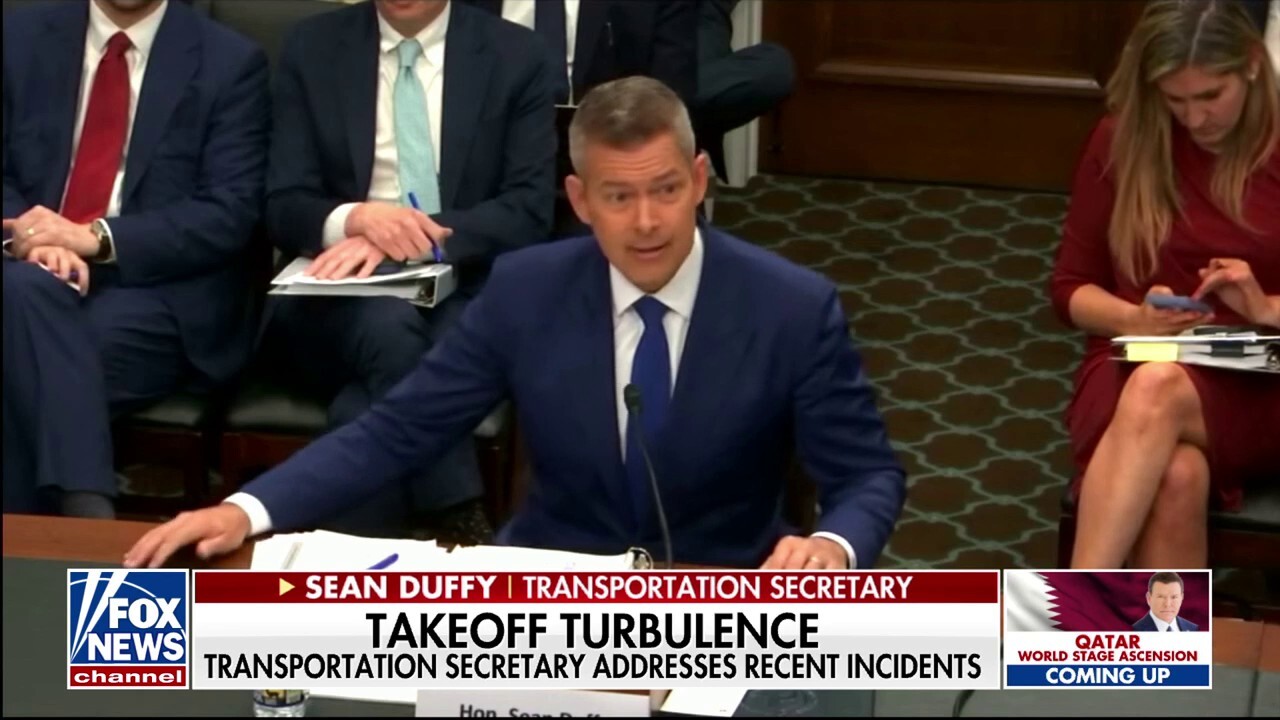 Fox News chief Washington correspondent Mike Emanuel has the latest on Transportation Secretary Sean Duffy's statements about recent air traffic control incidents on 'Special Report.'