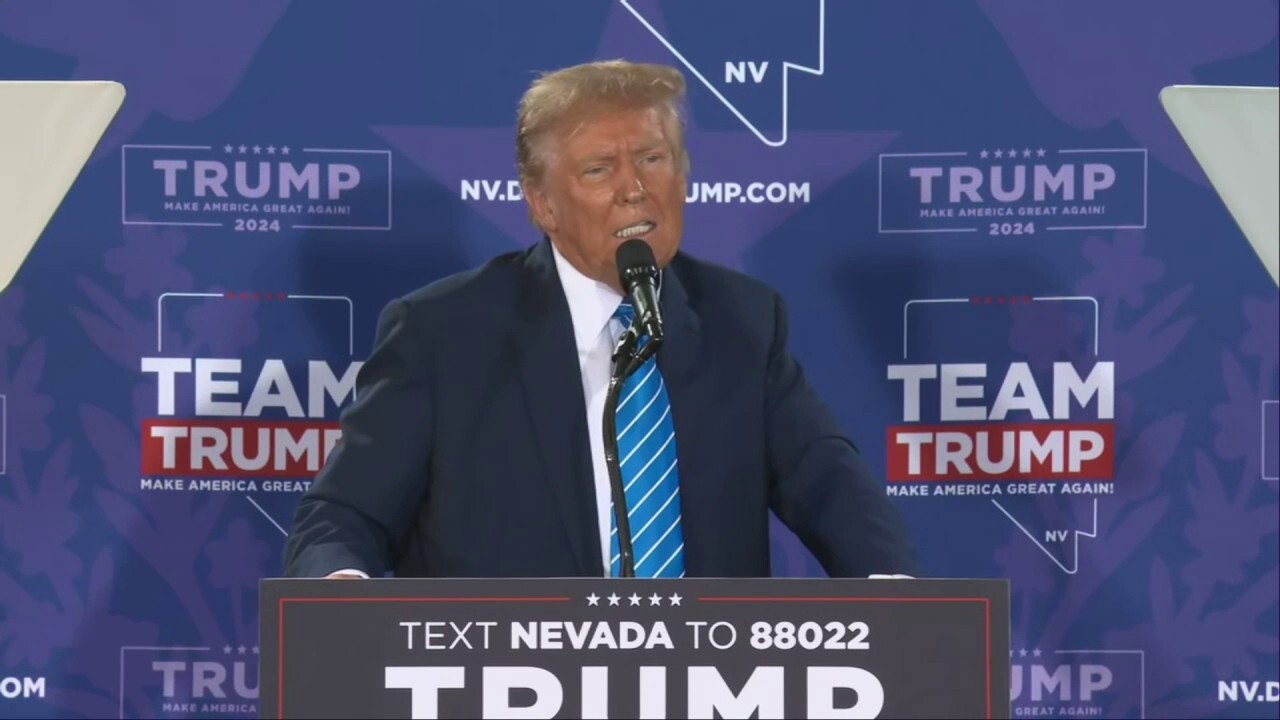 Бившият президент Тръмп извика президента Байдън на митинг в Лас