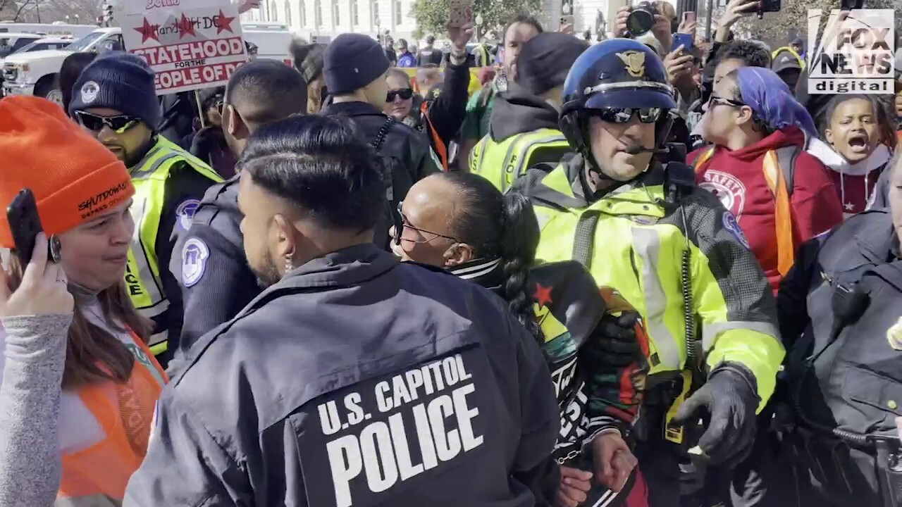 Washington, D.C. rally turns hostile as protestors are confronted by police