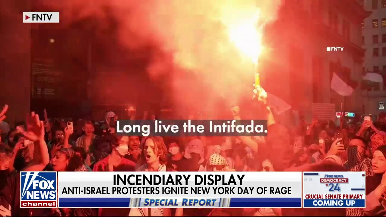 Американски и израелски знамена бяха изгорени пред израелското консулство в Ню Йорк, 1 арестуван