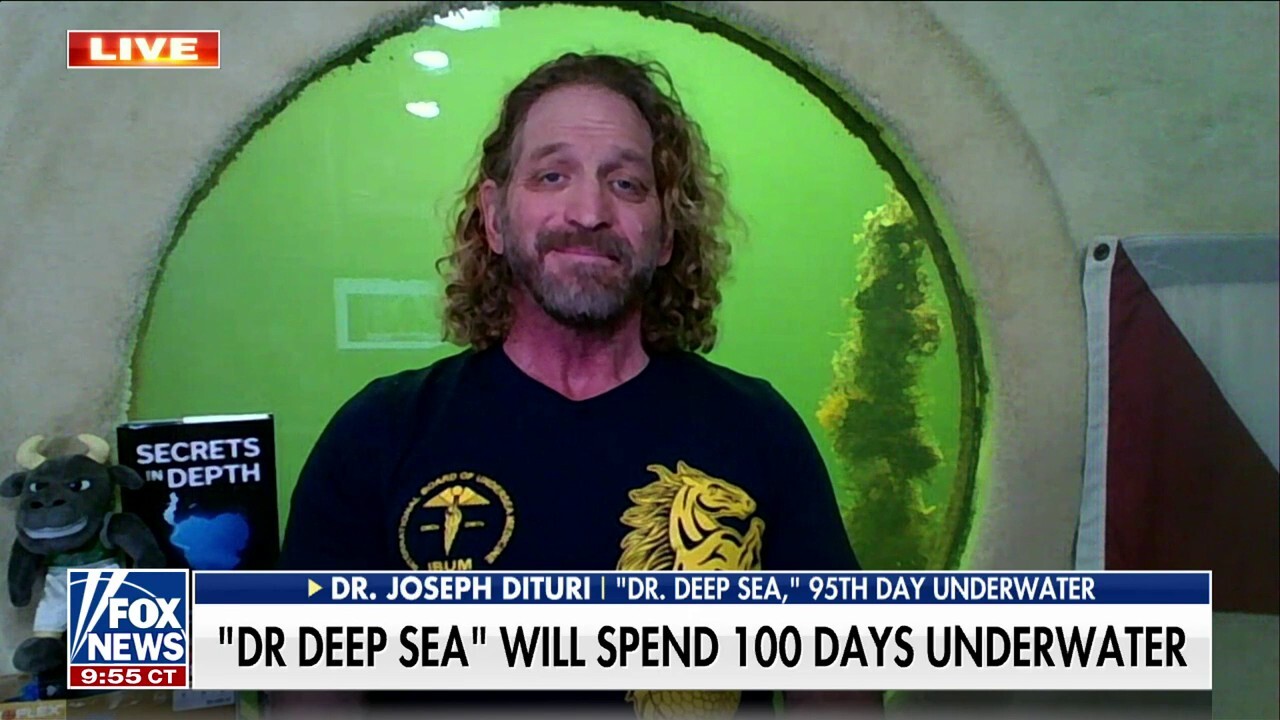 ‘Dr. Deep Sea’ breaks underwater world record