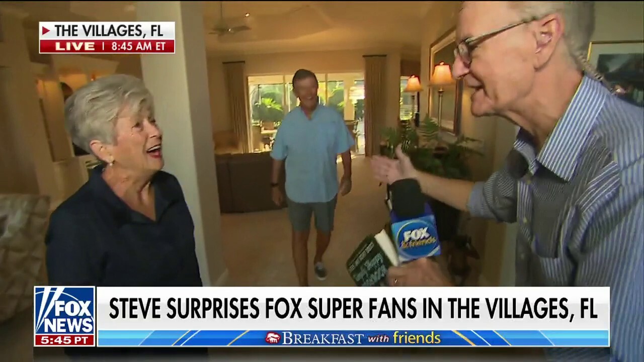 Steve Doocy surprises Fox News superfans Al and Marcia Butler