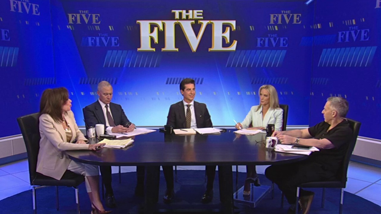 'The Five' reacts to Howard Stern admitting he 'hates' anyone who votes for Trump