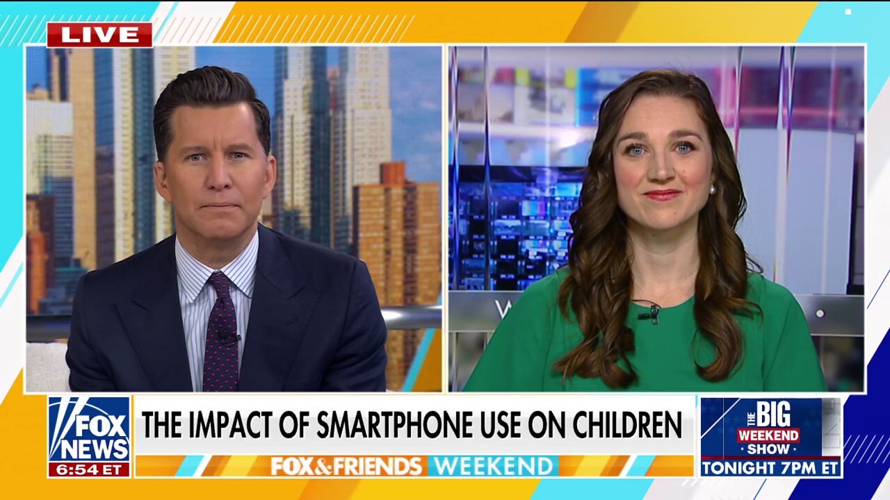 Expert recommends smartphone alternatives for kids and teens this holiday season