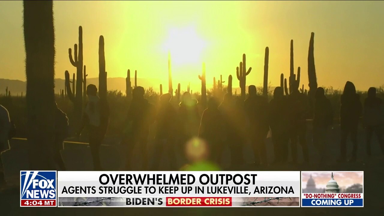  Lukeville, Arizona overwhelmed by migrants