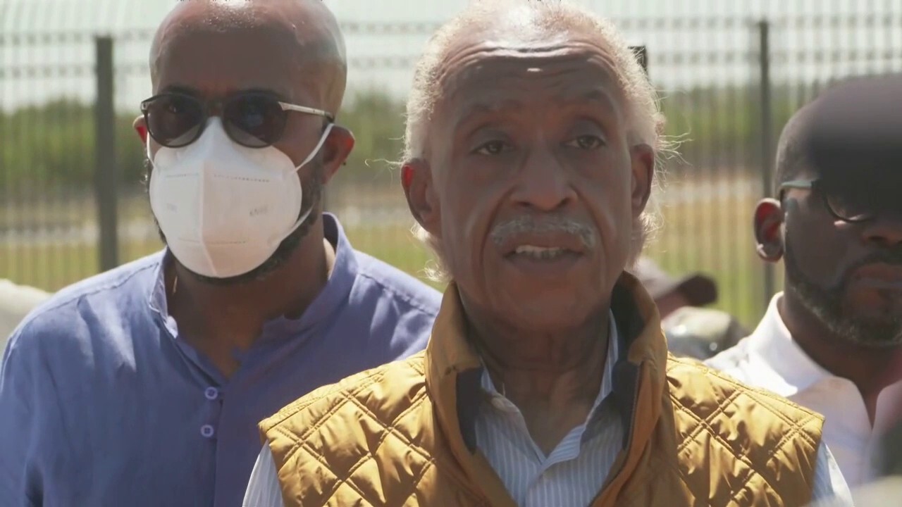 Al Sharpton speech at border drowned out by protesters