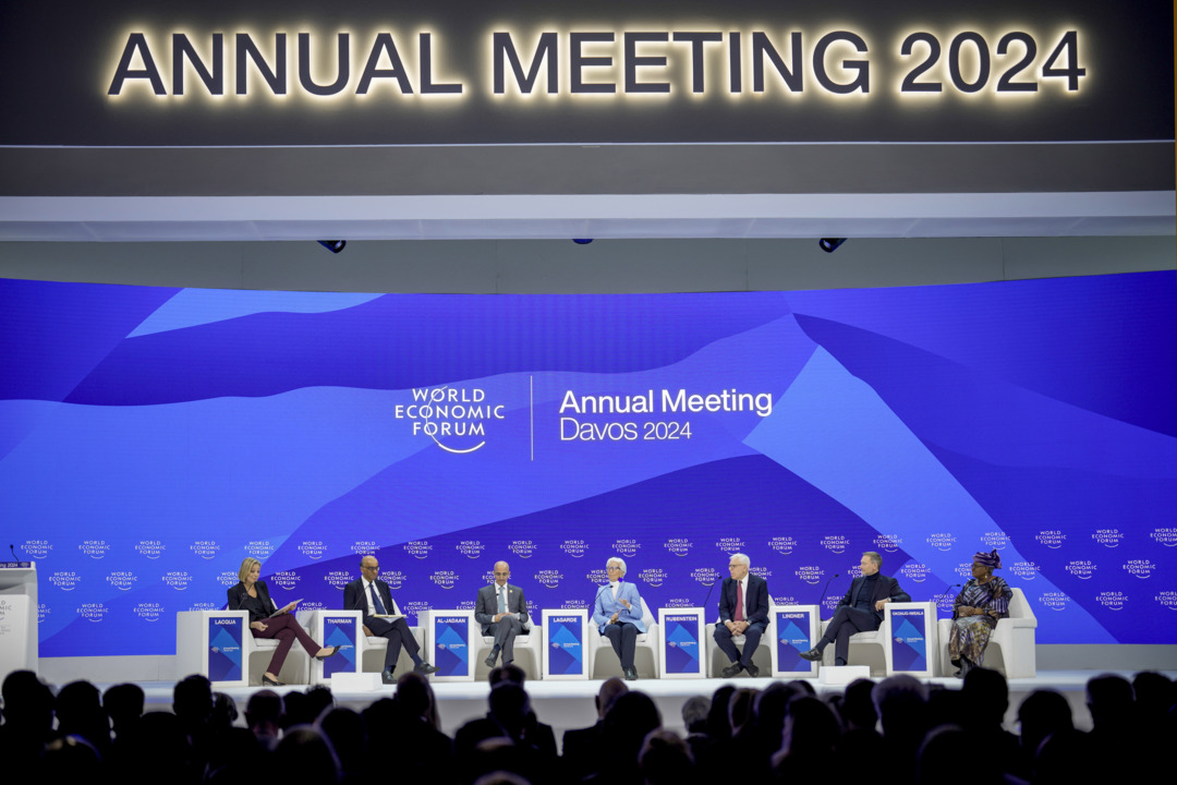 Телевизионната водеща на Bloomberg Франсин Лакуа попита лидерите на Световния