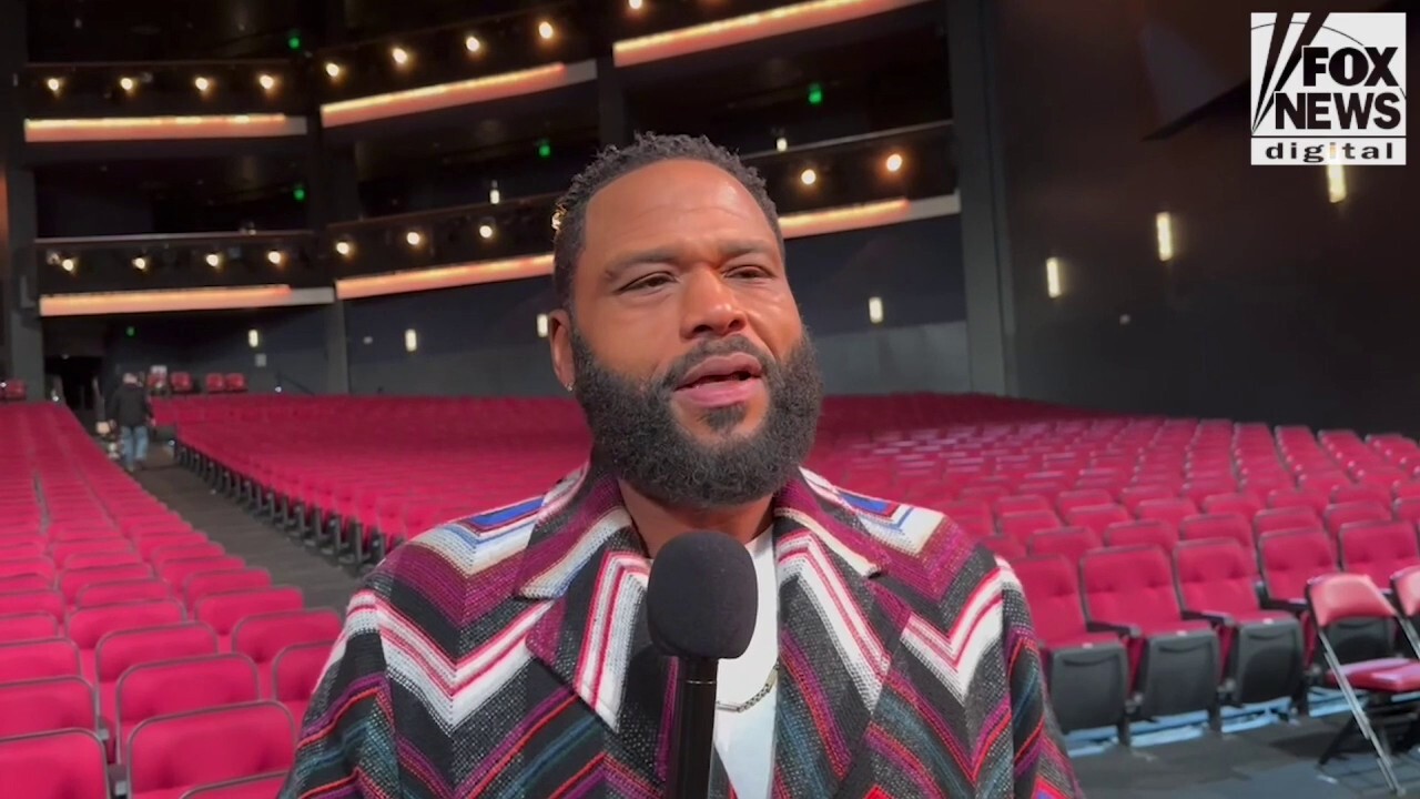 Emmys host Anthony Anderson weighs in on Jo Koy's rocky performance at the Golden Globes