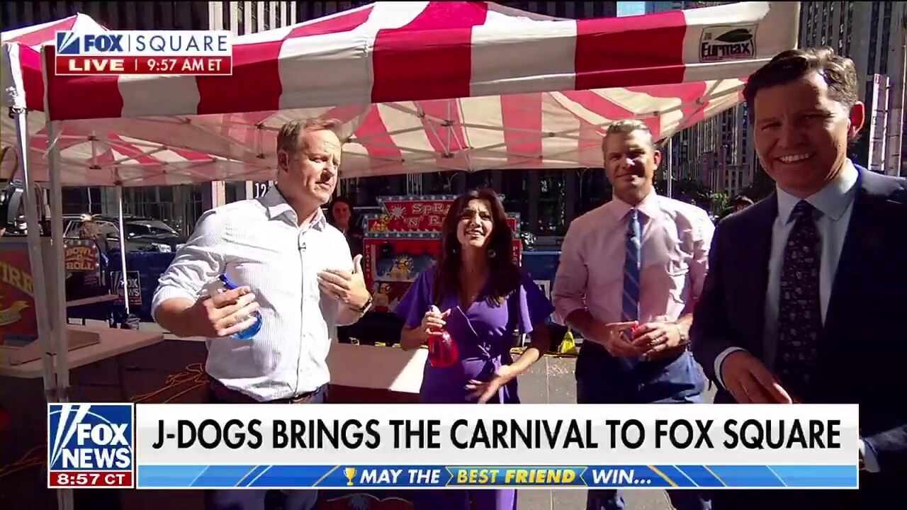 'Fox & Friends Weekend' hosts compete in carnival games