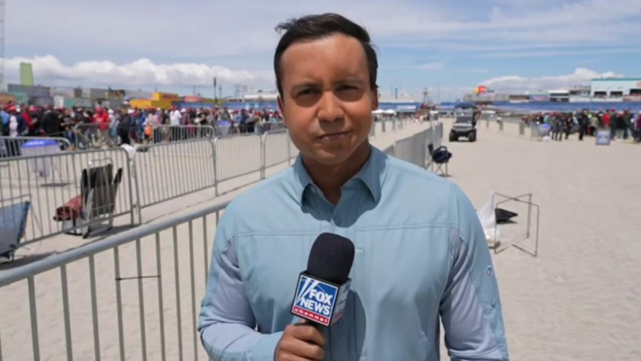 Bryan Llenas reports live from Trump's Wildwood, NJ, rally