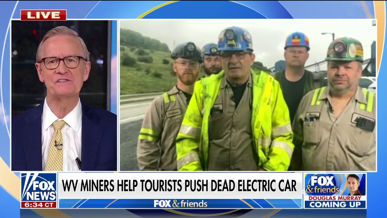West Virginia coal miners help tourists push dead electric car