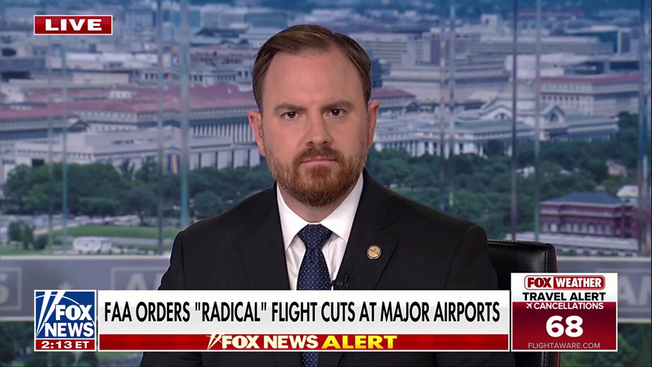 President of the National Air Traffic Controllers Association Nick Daniels discusses reduction in air traffic amid the government shutdown on 'America Reports.'