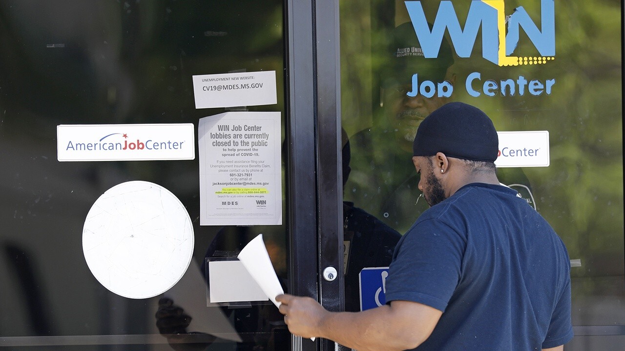 US employers shed 701K jobs in March, unemployment jumps to 4.4 percent amid pandemic