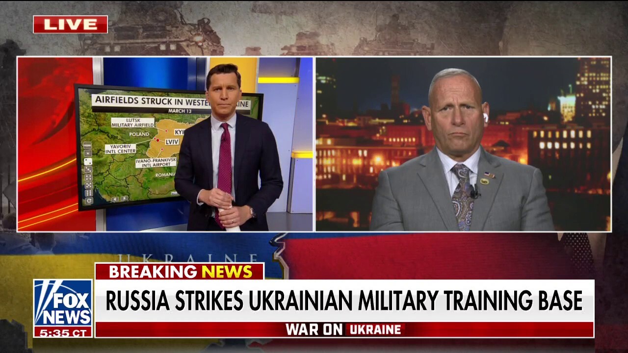 Russia strikes Ukrainian military training base | Fox News Video