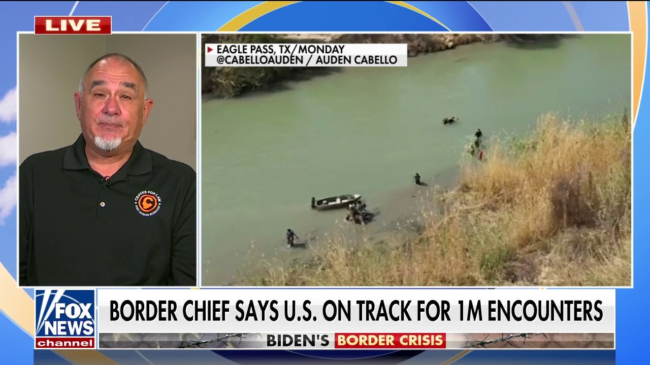 Former border chief on migrant surge at southern border: This is a scary thought