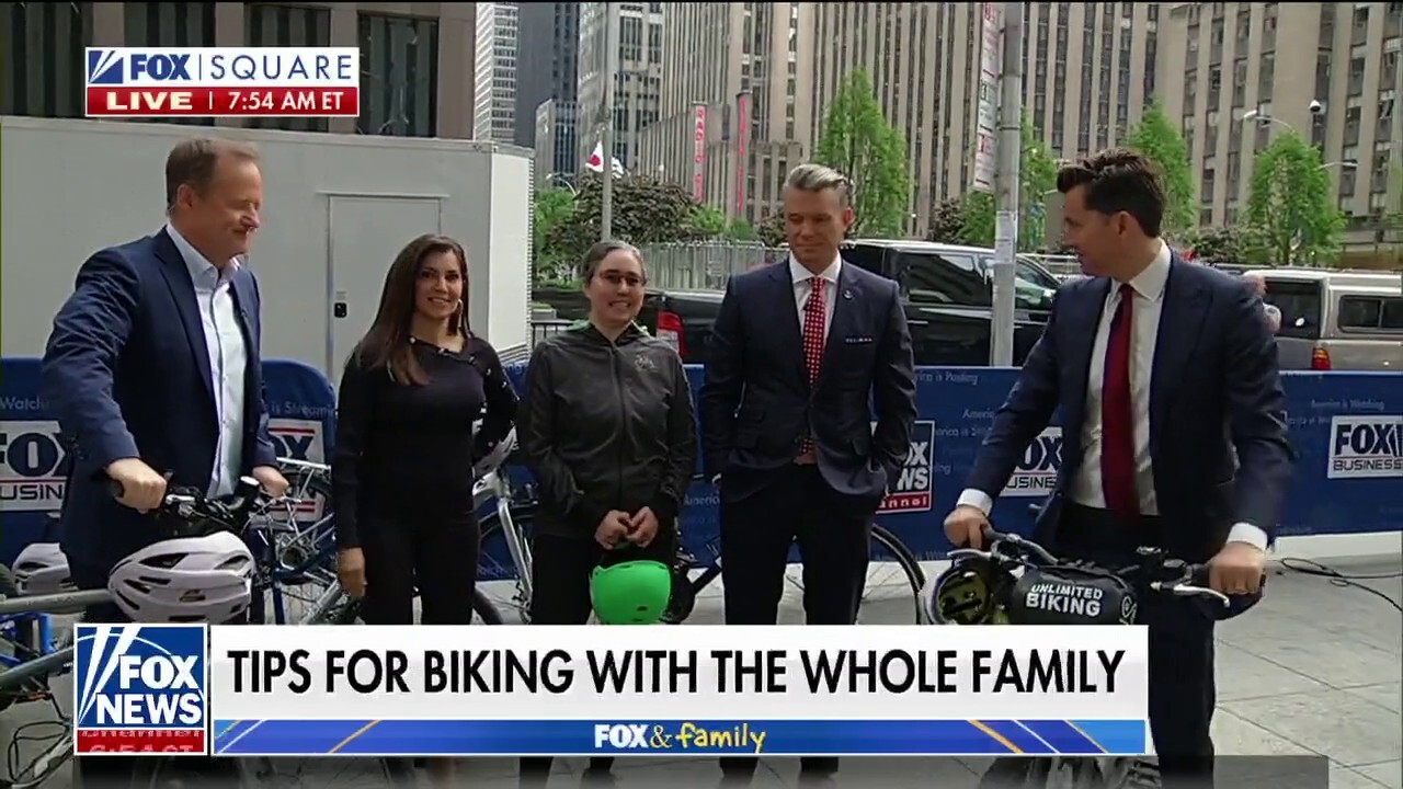 'Fox & Friends Weekend' gets a lesson in tandem bike riding