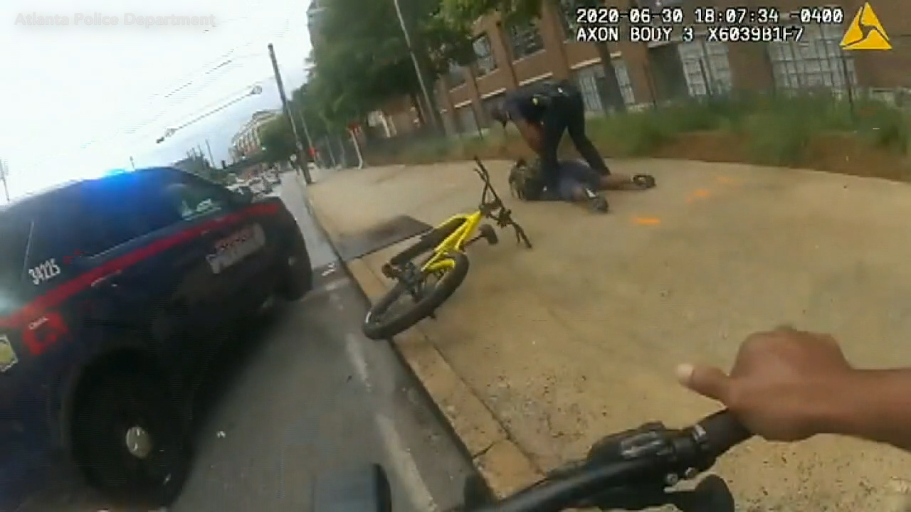 Atlanta Police Officer Borrows Mans Bicycle To Chase Down Shooting