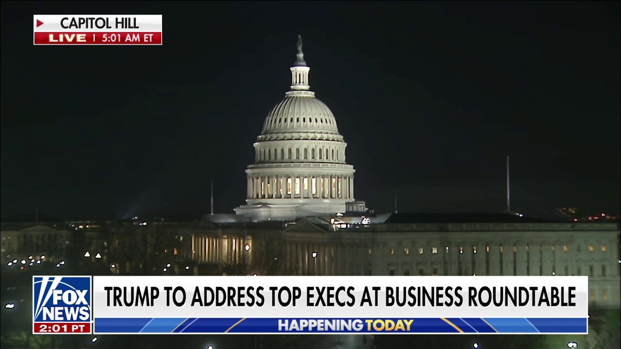 Trump to address top business executives at roundtable