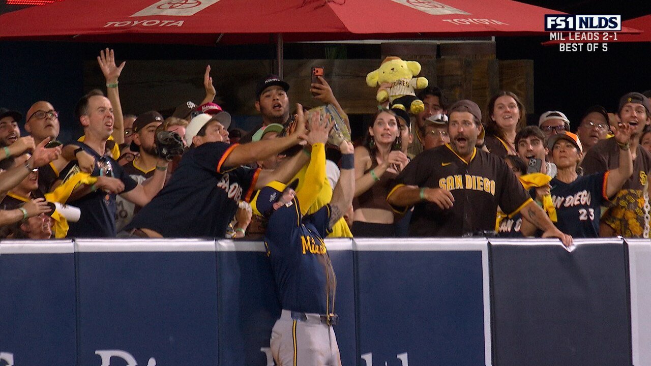 Garrett Mitchell ROBS Manny Machado of Game-Tying Home Run in Bottom of 8th Inning to Keep Brewers Ahead vs Padres