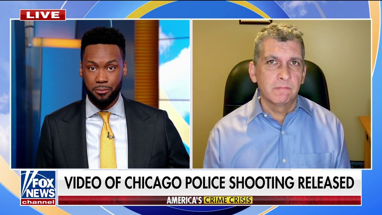 Former police officer breaks down tragic Chicago shooting footage