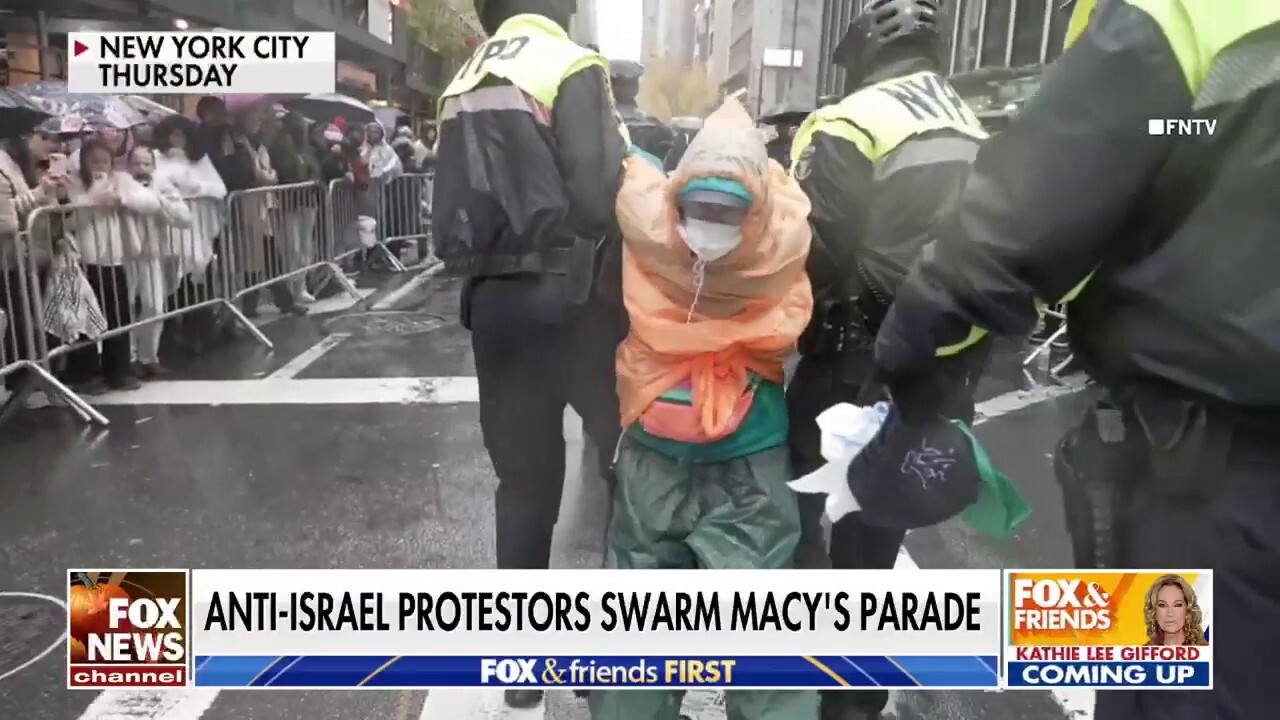 Anti-Israel protesters threaten to derail Macy's Thanksgiving Day Parade 