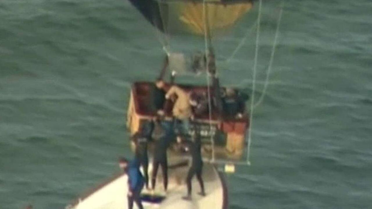 Quick-thinking boat owner saves hot-air balloon passengers