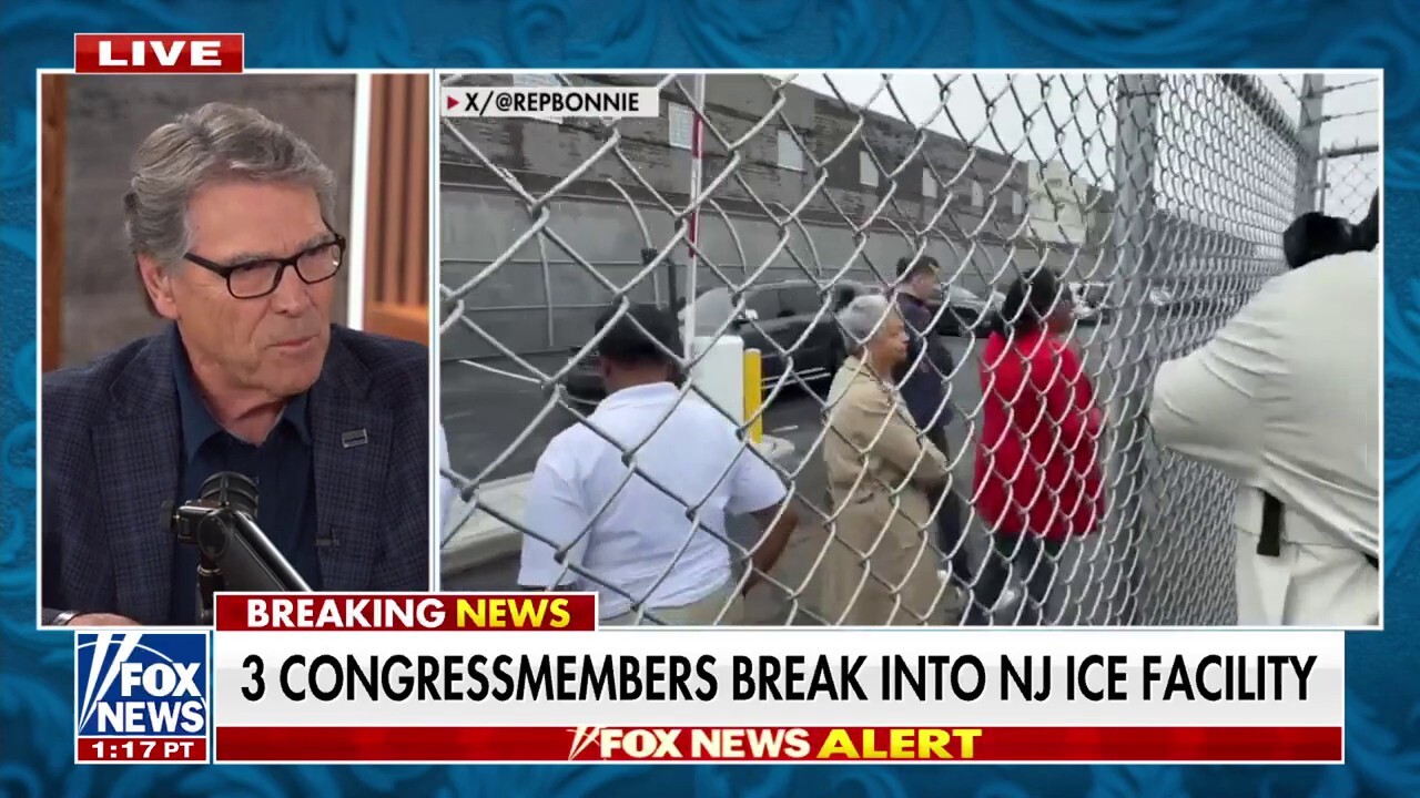  Open-border policies volition  outgo  Democrats