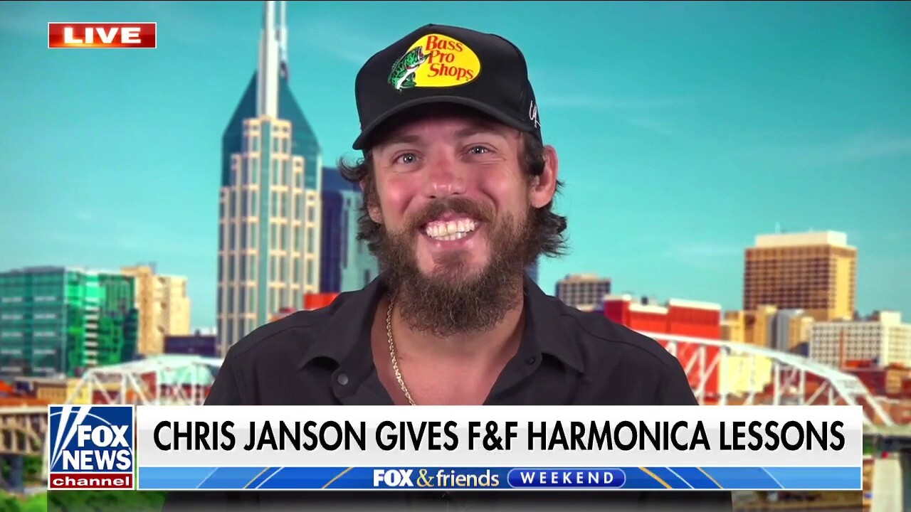Country star Chris Janson gives 'Fox & Friends' harmonica lessons