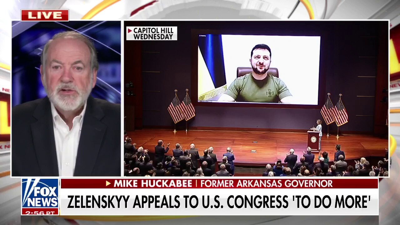 Mike Huckabee says Biden could learn from Zelenskyy's communication, leadership skills: 'It's been a remarkable inspiration'