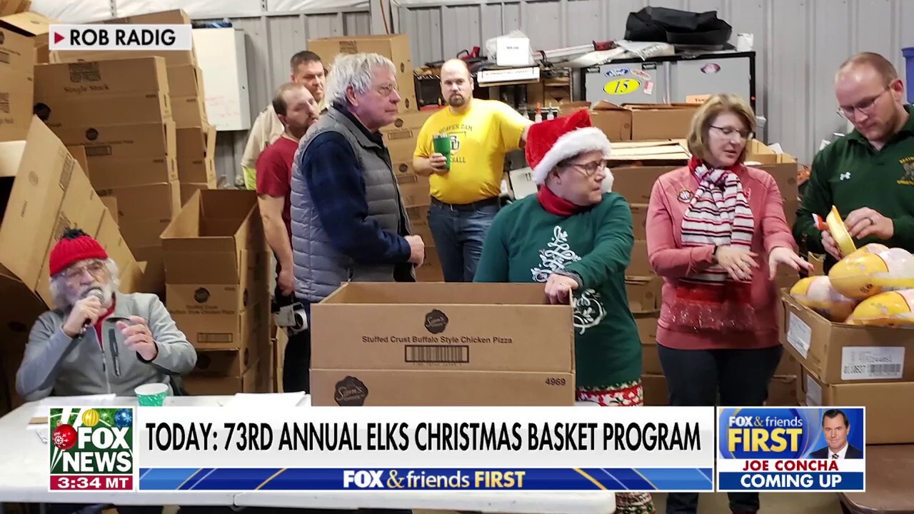 Wisconsin community comes together to give food baskets to the needy