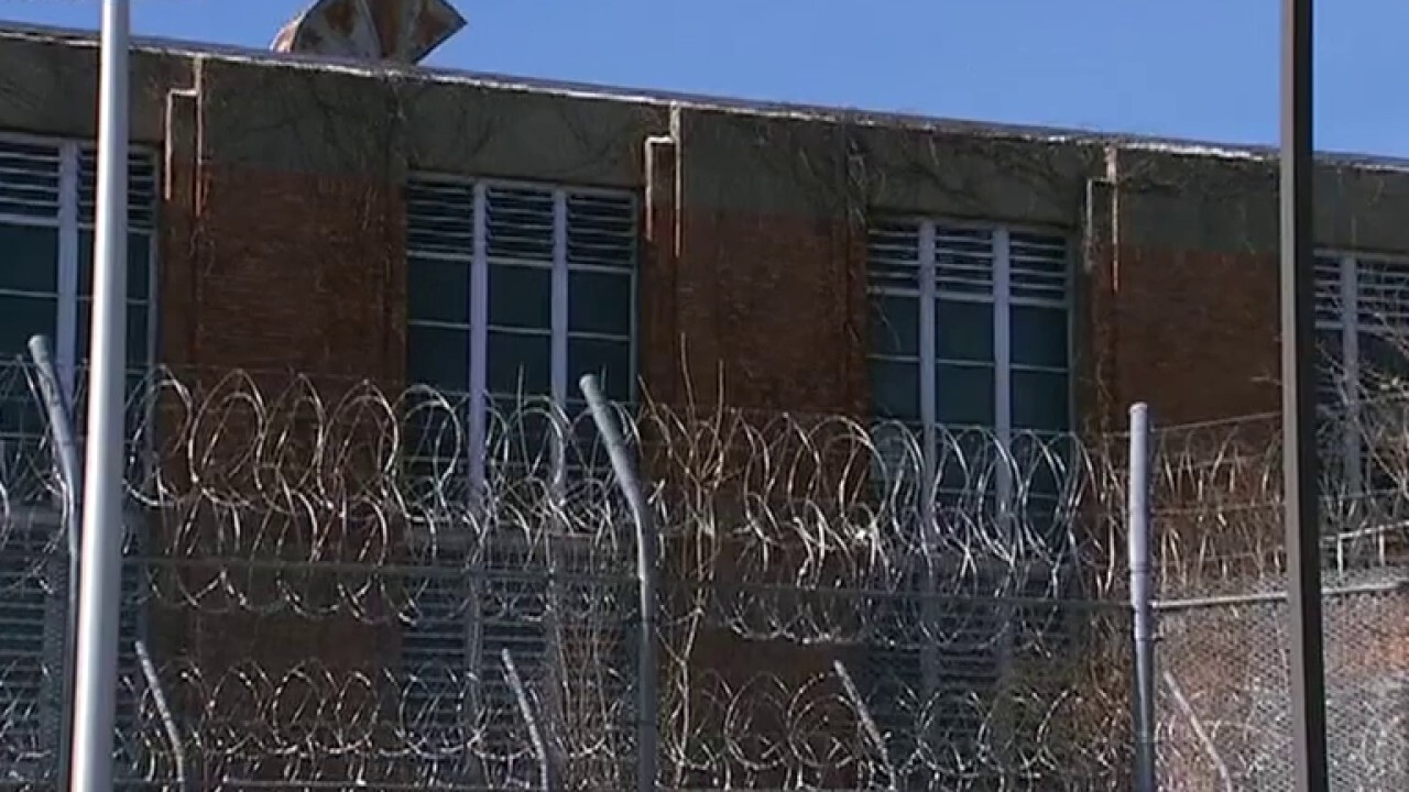 Federal prison workers claim their lives are in danger during coronavirus outbreak