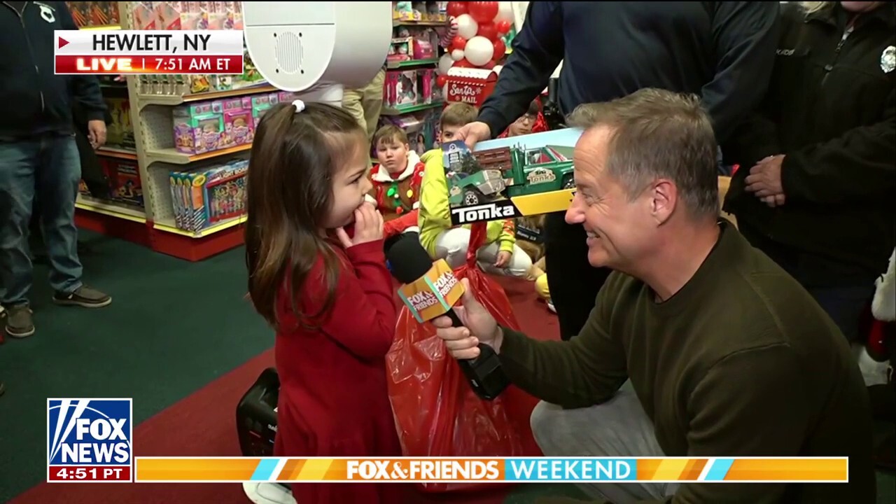 Fox News' Rick Reichmuth helps girl find perfect toy for Shop With a Cop