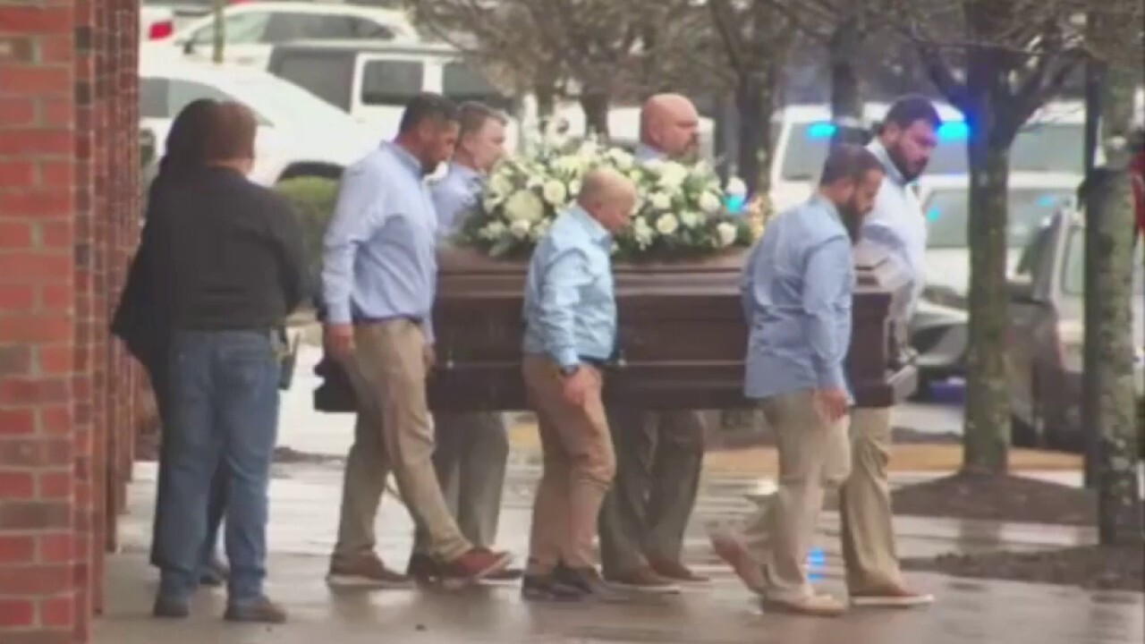 Погребението на Лейкън Райли в Джорджия отбелязва студентката по медицински сестри, за която се твърди, че е убита от нелегален имигрант